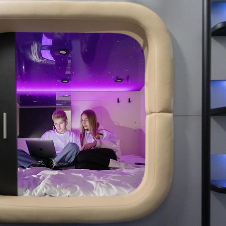 Capsule Hotel Constellation 91 リヴィウ エクステリア 写真
