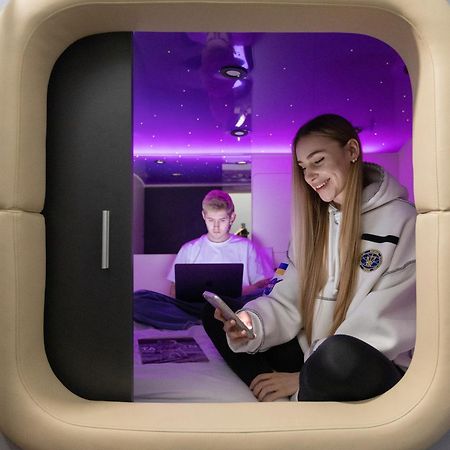 Capsule Hotel Constellation 91 リヴィウ エクステリア 写真
