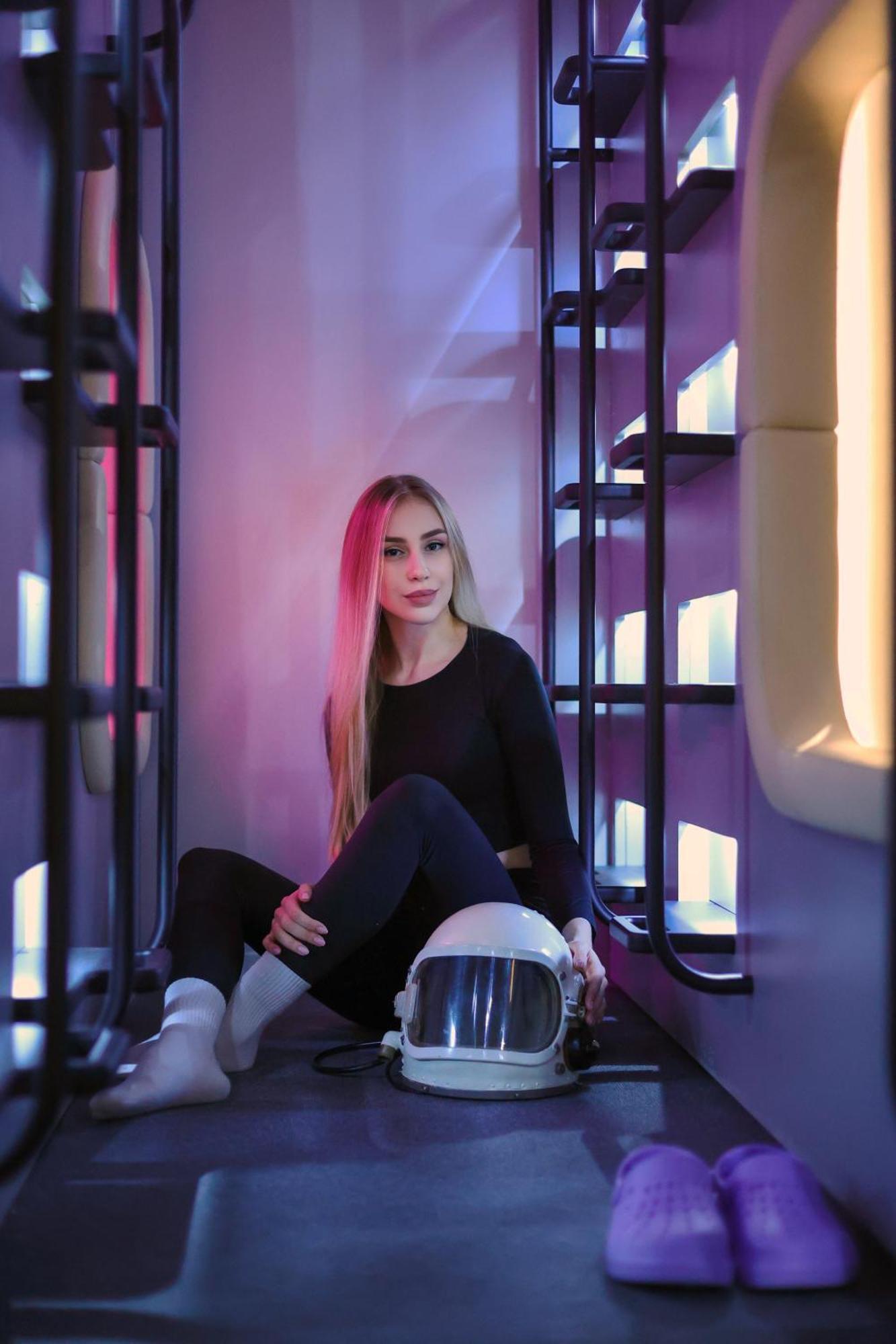Capsule Hotel Constellation 91 リヴィウ エクステリア 写真